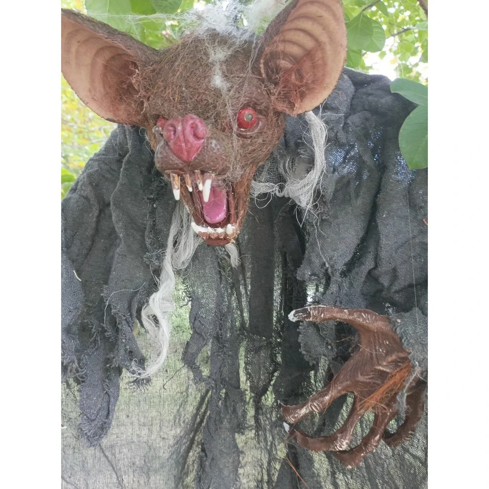 Hanging Bat with Light-Up Eyes